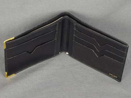 CELINE - Porte-cartes en box noir. 9 x 11 cm 