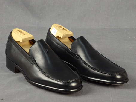 HERMES - Mocassins homme en veau noir siglés. P. 