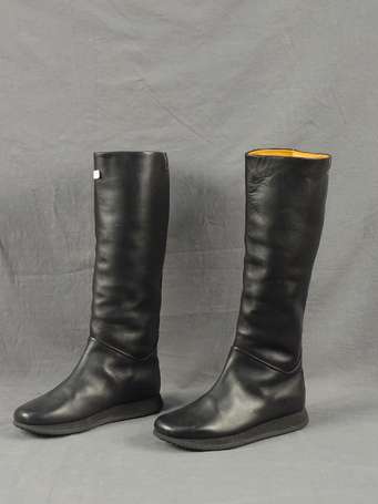 HERMES - Bottes en cuir lisse noir piqué sellier 