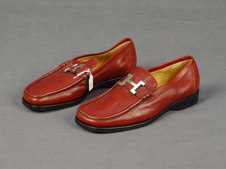 HERMES - Mocassins en cuir de veau bordeaux, 