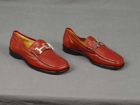 HERMES - Mocassins en cuir de veau bordeaux, 