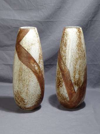 LEGRAS - Paire de vases ovoïdes en verre moucheté 