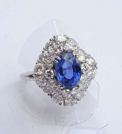 Bague en or blanc 18K (750°/00) sertie griffes 