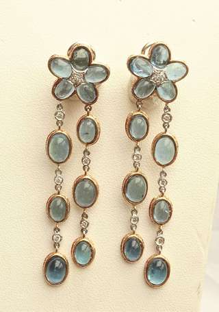 Paire de boucles d'oreilles en or 18K (750°/00) et