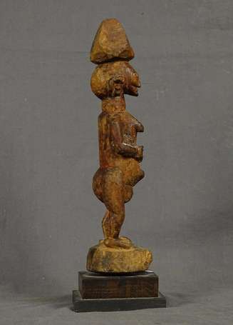 Ancienne statuette votive en bois dur représentant
