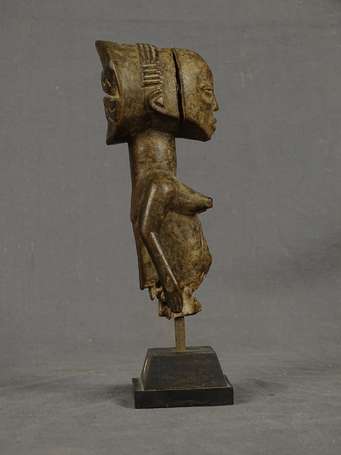 Ancienne statuette votive en bois dur à la patine 