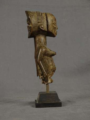 Ancienne statuette votive en bois dur à la patine 