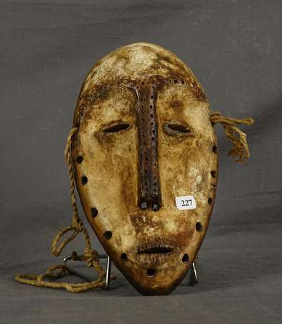 Masquette de style en bois léger. Patine bicolore 