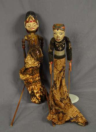 Paire de marionnettes figuratives en bois et tissu