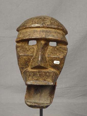 Ancien masque de danse en bois de style cubiste 