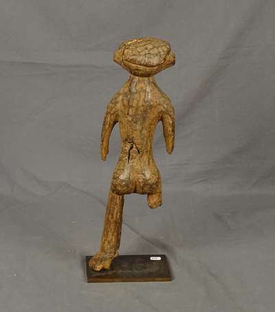 Statuette ancienne unijambiste en bois dur. Patine