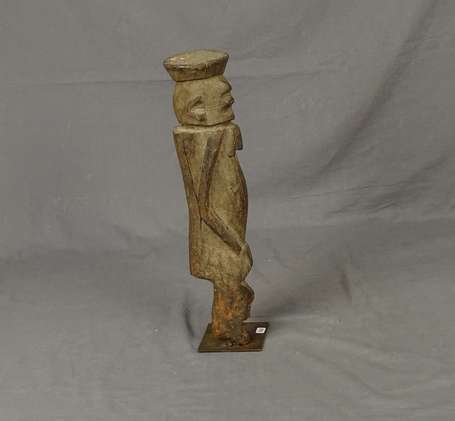 Ancienne sculpture rituelle féminine en bois dur à