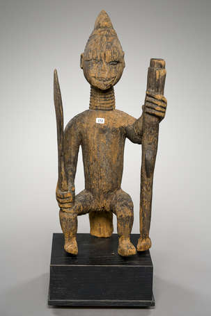 Ancienne et monumentale statuette votive en bois 