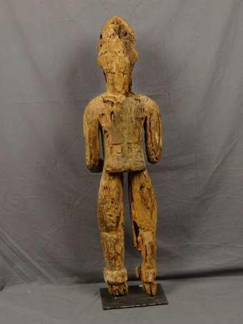 Ancienne statuette de sanctuaire en bois dur 