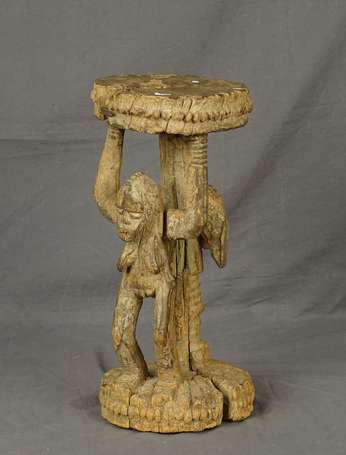 Ancien autel ou tabouret à cariatides en bois dur 