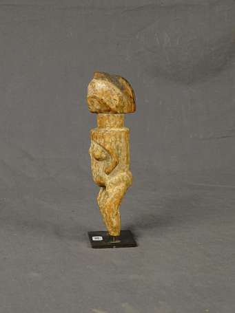 Très jolie et ancienne petite statuette en bois 