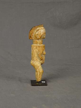 Très jolie et ancienne petite statuette en bois 