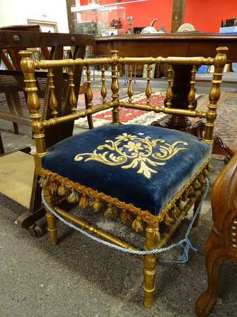 Tabouret d'angle en bois doré, garniture de 