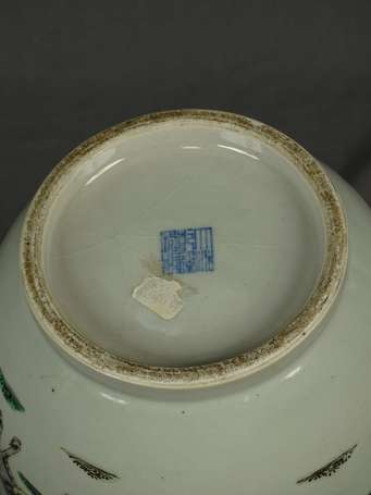 CHINE - Grand vase en porcelaine à décor de 