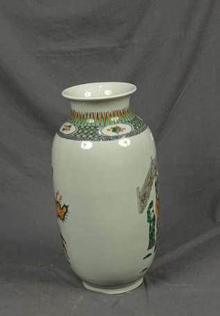 CHINE - Grand vase en porcelaine à décor de 