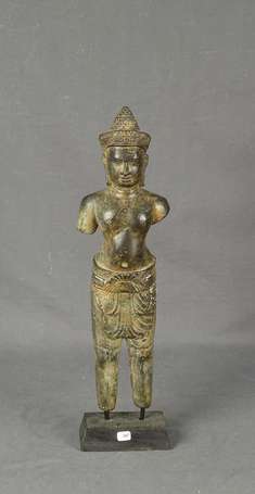 CAMBODGE - Divinité khmère en fer. H. 46 cm, L. 14