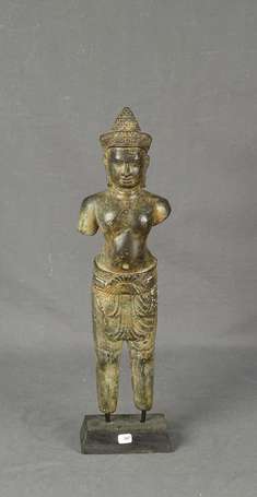 CAMBODGE - Divinité khmère en fer. H. 46 cm, L. 14