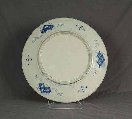 CHINE - Plat à décor Imari en porcelaine, au 