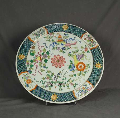 CHINE - Grand plat en porcelaine à décor de fleurs