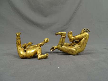 HIMALAYA - Groupe en bronze doré représentant une 