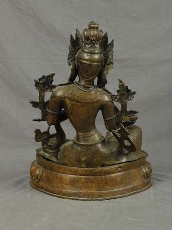 NEPAL - Divinité en bronze sur un socle lotiforme,