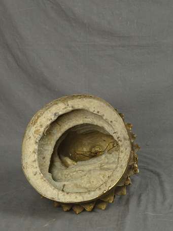 INDE - Bouddha, sur un socle lotiforme. H. 26 cm, 