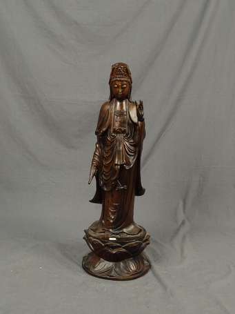 CHINE - Guanyin en bois exotique sur un socle 