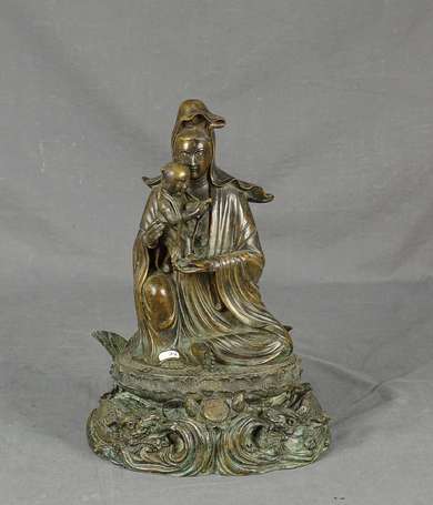 CHINE - Guanyin à l'enfant en bronze reposant sur 