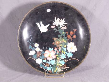 JAPON - Plat circulaire en émaux cloisonnés à 