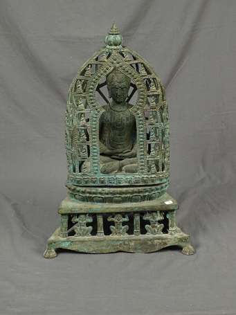 BANGLADESH - Bouddha dans un autel, sur un socle 