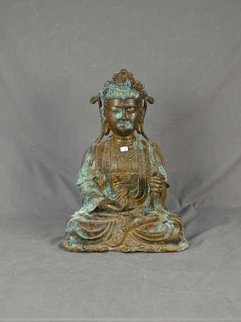 CHINE - Guanyin en bronze. H. 45 cm, L. 32 cm 