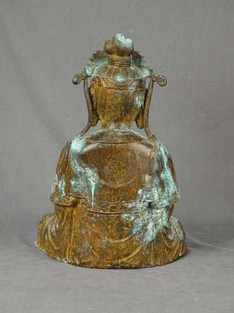 CHINE - Guanyin en bronze. H. 45 cm, L. 32 cm 