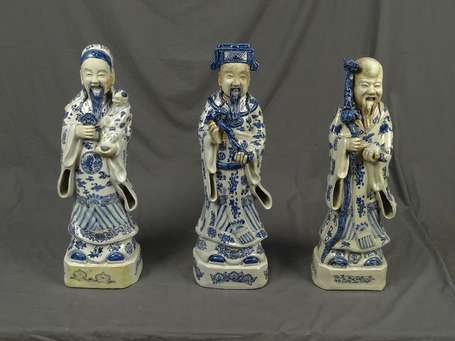 CHINE - Trois personnages en porcelaine bleu 