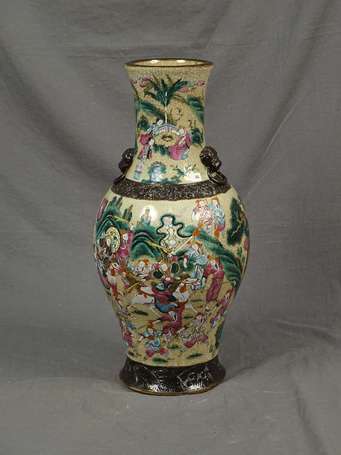 NANKIN - Vase en grès porcelaineux à décor de 