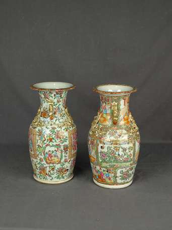 CANTON - Paire de vases en porcelaine à décor de 