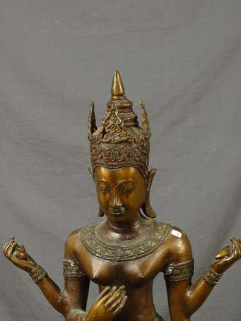 THAILANDE - Bouddha paré en bronze. H. 104 cm, L. 