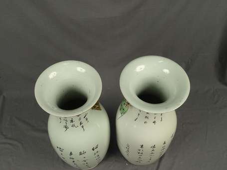 CHINE - Paire de grands vases en porcelaine à 