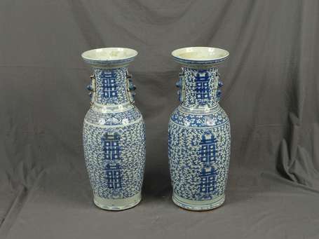 CHINE DU SUD - Paire de vases en porcelaine bleu 