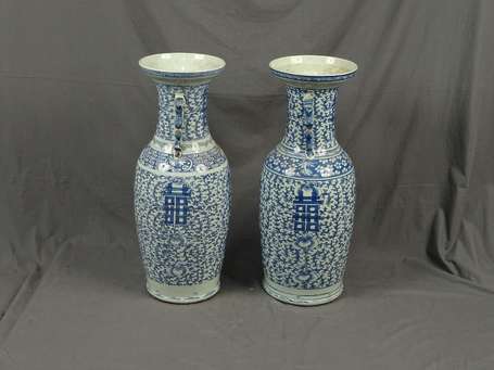 CHINE DU SUD - Paire de vases en porcelaine bleu 