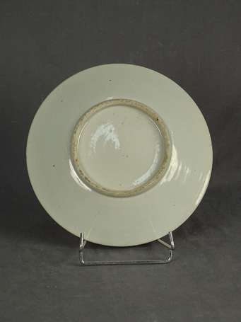 CANTON - Plat en porcelaine à décor de fleurs et 