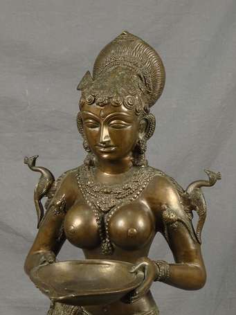 INDE - Déesse hindoue. Sujet en bronze. H. 88 cm, 