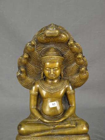ASIE DU SUD EST - Bouddha en bronze reposant sur 