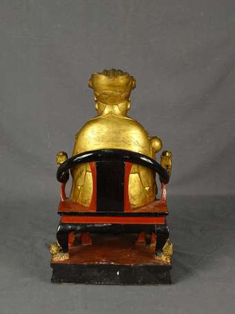 CHINE - Dignitaire assis sur un fauteuil en bois 