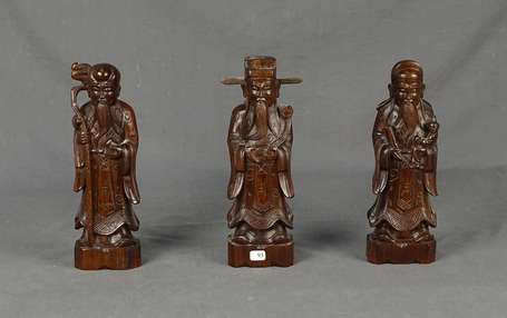 VIETNAM - Trois personnages en bois. H. 26 cm, L. 