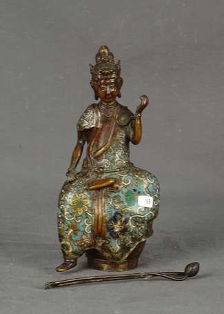 CHINE - Guanyin en bronze et cloisonné tenant dans